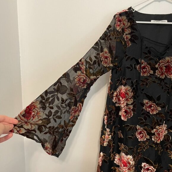 CUPCAKES AND CASHMERE ANTHROPOLOGIE Valda Velvet Burnout Dress Black Bell Sleeve - Picture 8 of 14